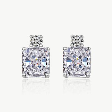 Modern Solitaire Ice-Cut Square earring With 5