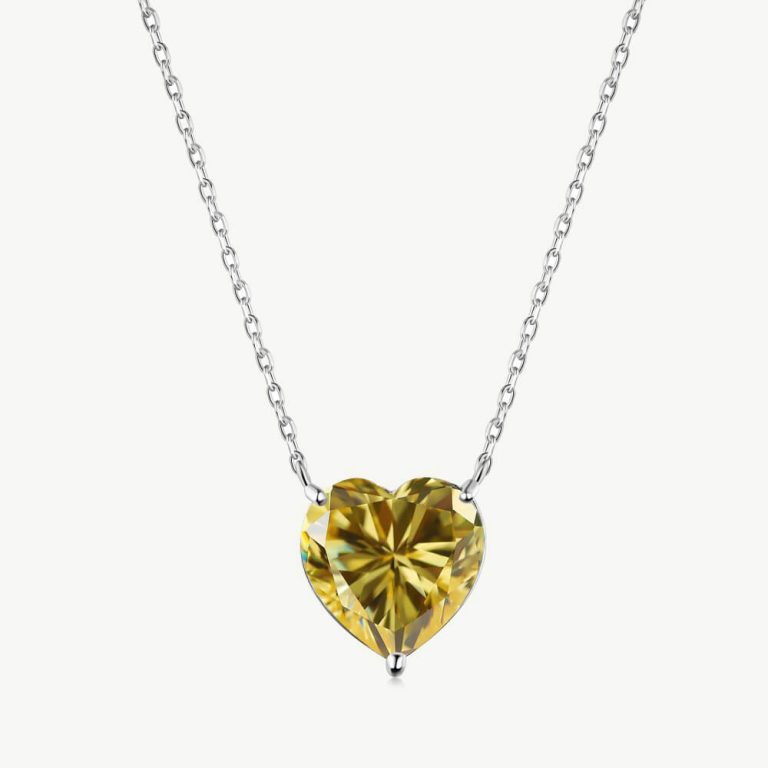 Shimmering Heart-Cut Pendant Necklace with 5A 6