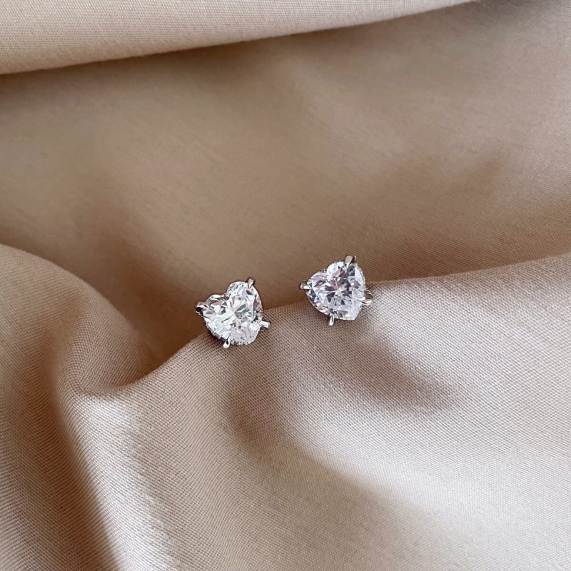 Heart-Shaped-Clear-Diamond-925-Silver-Stud-Earrings-NE1D0002-S-W-WH-(7a)