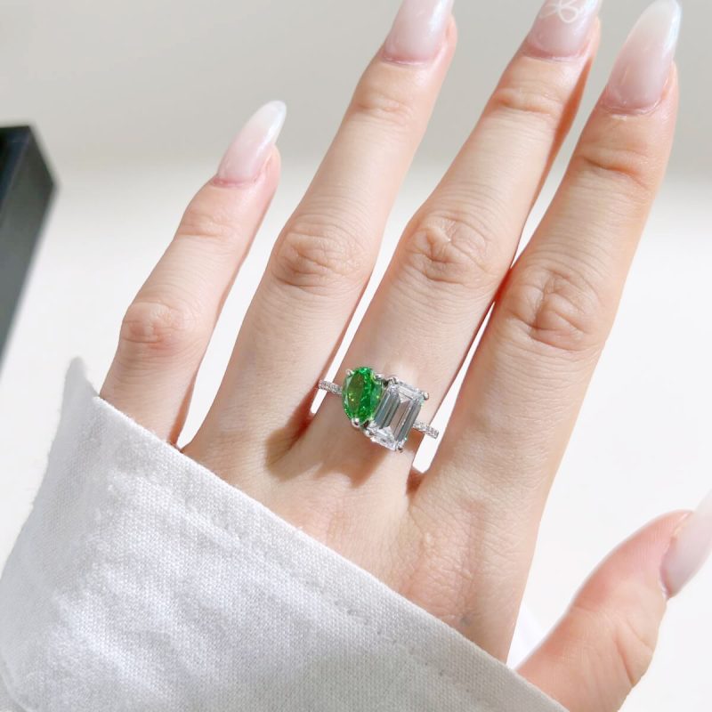 Luxurious-Dual-Stone-Emerald-Silver-Ring-DY121040-S-W-WG-(6a)