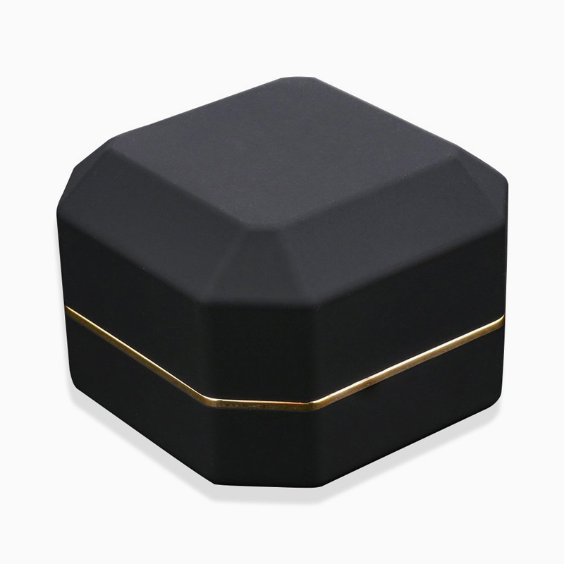 Square-Velvet-Wedding-Ring-Case-black-Other2-Ringbox24881-BC-G-L-BL-800