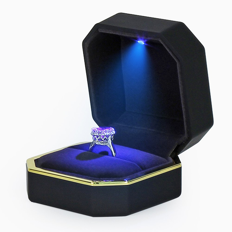 Square-Velvet-Wedding-Ring-Case-black-Other3-Ringbox24881-BC-G-L-BL-800