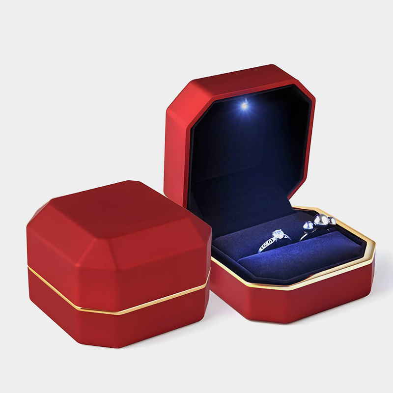 Square-Velvet-Wedding-Ring-Case-red-Other1-Ringbox24881-R-G-L-BL-800