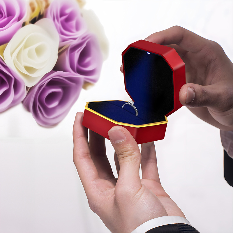 Square-Velvet-Wedding-Ring-Case-red-Other5-Ringbox24881-R-G-L-BL-800