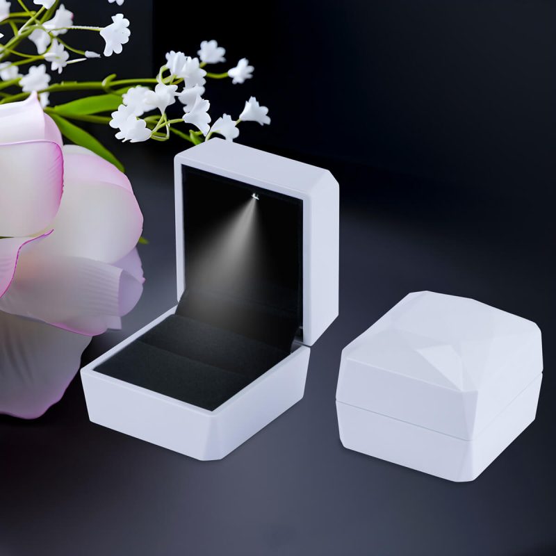 White Multiple Slopes Led Square Velvet Wedding Ring Case Ringbox24882-W-L-W